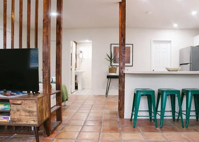 Charming Southwest Studio Blocks To Dntwn Tempe