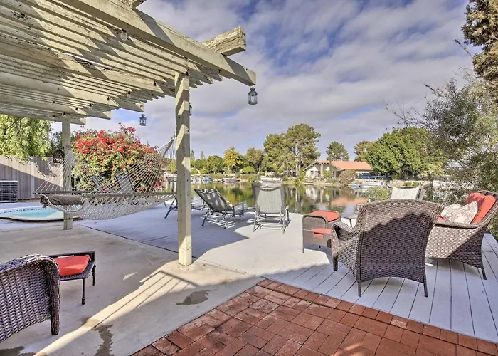 Sun Deck, Hot Tub! Lakefront Tempe House